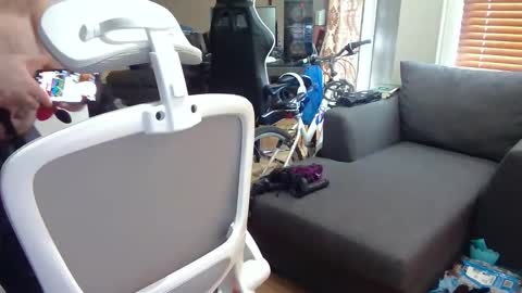 Snapshot of newvvorld chatting on 05.04.26 NewWorld online show from 05.04.26