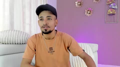 Snapshot of neyder_sanz chatting on 02.17.26 NEYDER online show from 02.17.26