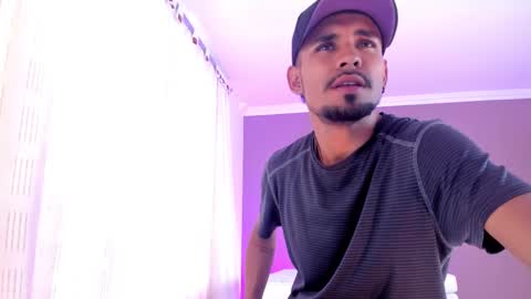 Snapshot of neyder_sanz chatting on 02.18.26 NEYDER online show from 02.18.26