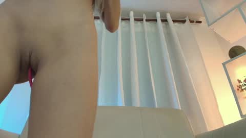Snapshot of nezo_ chatting on 02.26.25 Angie Instagram angie julianac add me online show from 02.26.25