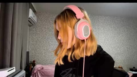 Eva Arts online show from 11.25.25