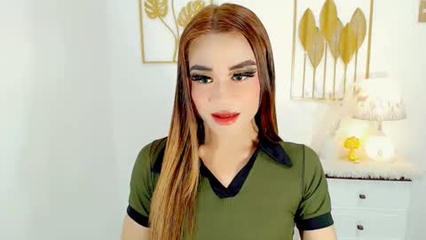 Snapshot of nhicolehollywood chatting on 02.05.25 hottie nicole online show from 02.05.25