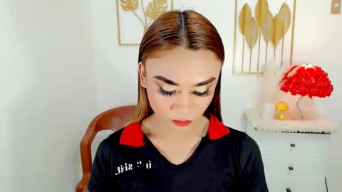 Snapshot of nhicolehollywood chatting on 02.21.25 hottie nicole online show from 02.21.25