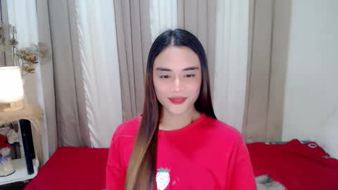 Snapshot of nhicolehollywood chatting on 10.21.25 hottie nicole online show from 10.21.25