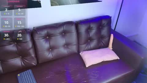 Nia Blum online show from 12.02.25