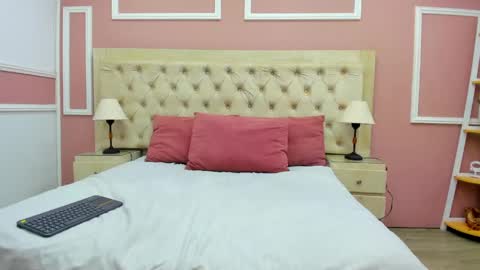 nia_taylorx online show from 05.30.26