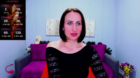 Snapshot of niasmithh chatting on 12.17.24 niasmithh online show from 12.17.24