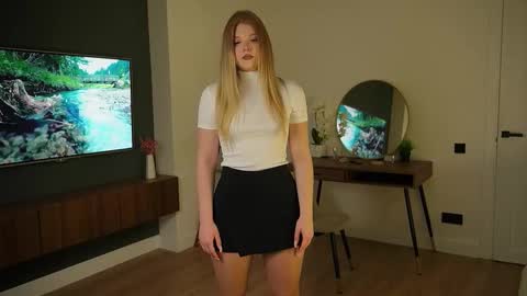 Mia online show from 09.18.25