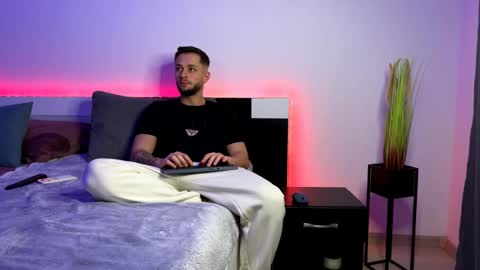 Snapshot of nicholassx chatting on 03.12.25 Nicholassx online show from 03.12.25