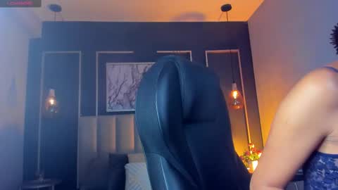 Snapshot of nichole_bree chatting on 02.14.25 Nichole online show from 02.14.25