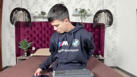 Snapshot of nick_torn chatting on 09.11.25 Nick  online show from 09.11.25