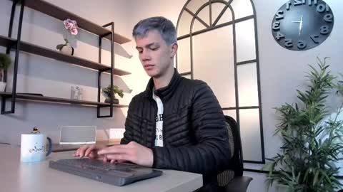 Snapshot of nick_torn chatting on 10.04.25 Nick  online show from 10.04.25