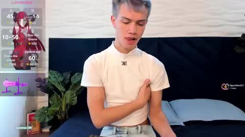 Snapshot of nick_torn chatting on 10.09.25 Nick  online show from 10.09.25