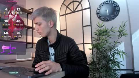 Snapshot of nick_torn chatting on 10.13.25 Nick  online show from 10.13.25