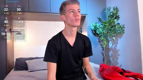 Snapshot of nick_torn chatting on 10.23.25 Nick  online show from 10.23.25