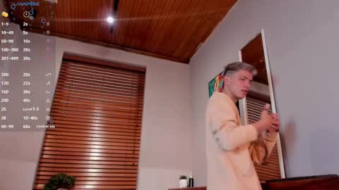 Snapshot of nick_torn chatting on 10.27.25 Nick  online show from 10.27.25