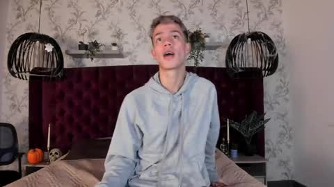 Snapshot of nick_torn chatting on 10.28.25 Nick  online show from 10.28.25