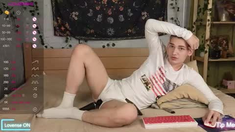 Snapshot of nick_win chatting on 10.04.25 Nick online show from 10.04.25