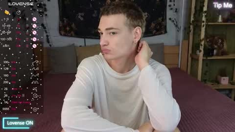 Snapshot of nick_win chatting on 10.11.25 Nick online show from 10.11.25