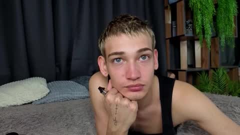 Snapshot of nick_win chatting on 10.26.25 Nick online show from 10.26.25