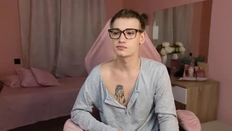 Snapshot of nick_win chatting on 10.28.25 Nick online show from 10.28.25