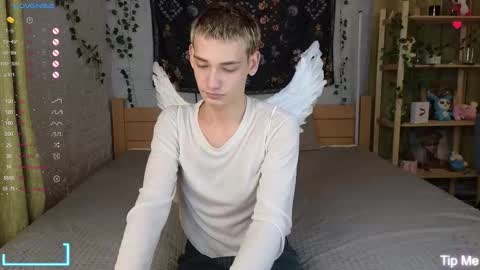 Snapshot of nick_win chatting on 10.31.25 Nick online show from 10.31.25