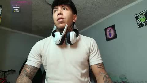 Snapshot of nickhot0609 chatting on 10.16.25 Nickhot0609 online show from 10.16.25