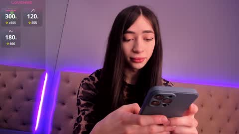 Nickie online show from 12.08.24