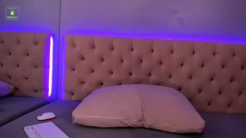 Nickie online show from 12.08.24