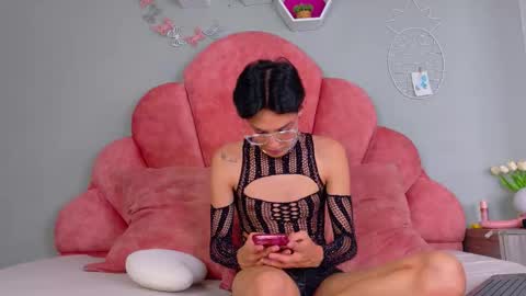 NICKI FOX  online show from 09.10.25