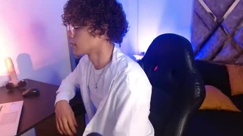 Snapshot of nickolas_moon chatting on 02.20.25 Nickolas Muoz online show from 02.20.25