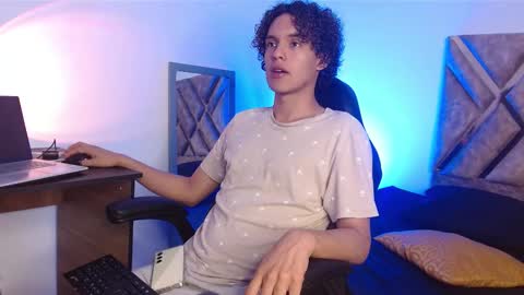 Snapshot of nickolas_moon chatting on 02.26.25 Nickolas Muoz online show from 02.26.25