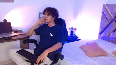 Snapshot of nickolas_moon chatting on 03.08.25 Nickolas Muoz online show from 03.08.25