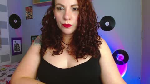 Snapshot of nicky_lucy_m chatting on 12.21.24 lucy online show from 12.21.24