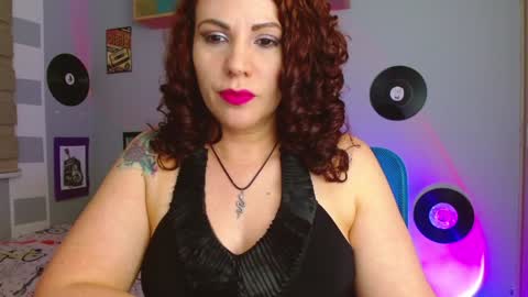Snapshot of nicky_lucy_m chatting on 01.04.25 lucy online show from 01.04.25