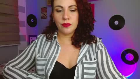 Snapshot of nicky_lucy_m chatting on 01.12.25 lucy online show from 01.12.25
