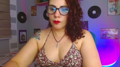 Snapshot of nicky_lucy_m chatting on 02.08.25 lucy online show from 02.08.25