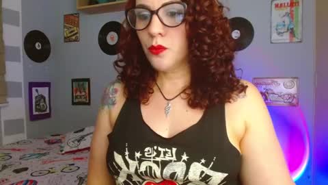 Snapshot of nicky_lucy_m chatting on 02.12.25 lucy online show from 02.12.25