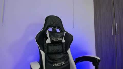 Snapshot of nickyblazze_ chatting on 09.20.25 Nicky  online show from 09.20.25