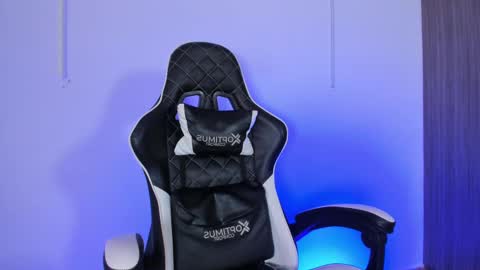 Snapshot of nickyblazze_ chatting on 09.25.25 Nicky  online show from 09.25.25