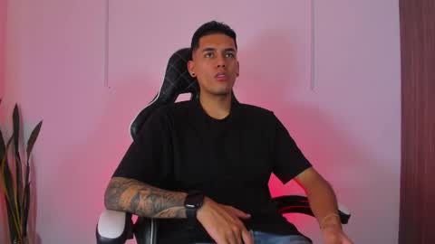 Snapshot of nickyblazze_ chatting on 09.30.25 Nicky  online show from 09.30.25