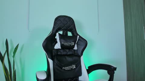 Snapshot of nickyblazze_ chatting on 10.06.25 Nicky  online show from 10.06.25