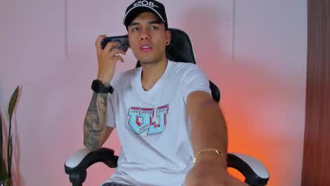 Snapshot of nickyblazze_ chatting on 10.10.25 Nicky  online show from 10.10.25