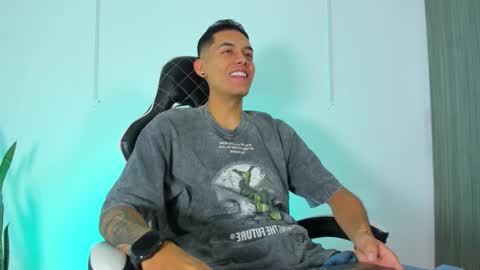 Snapshot of nickyblazze_ chatting on 10.15.25 Nicky  online show from 10.15.25