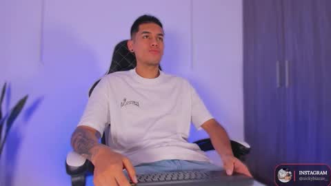 Snapshot of nickyblazze_ chatting on 10.20.25 Nicky  online show from 10.20.25