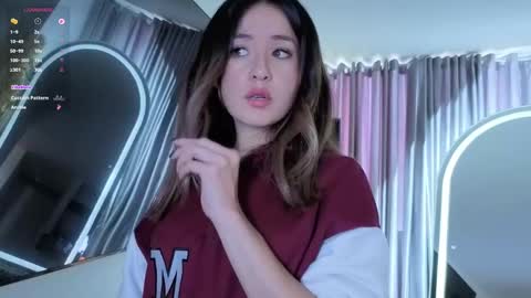 Snapshot of nickywindsor chatting on 09.19.25 Nicky online show from 09.19.25