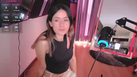 Snapshot of nickywindsor chatting on 09.26.25 Nicky online show from 09.26.25