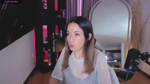 Snapshot of nickywindsor chatting on 10.05.25 Nicky online show from 10.05.25