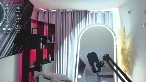 Snapshot of nickywindsor chatting on 10.11.25 Nicky online show from 10.11.25