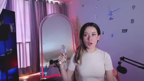 Snapshot of nickywindsor chatting on 10.21.25 Nicky online show from 10.21.25